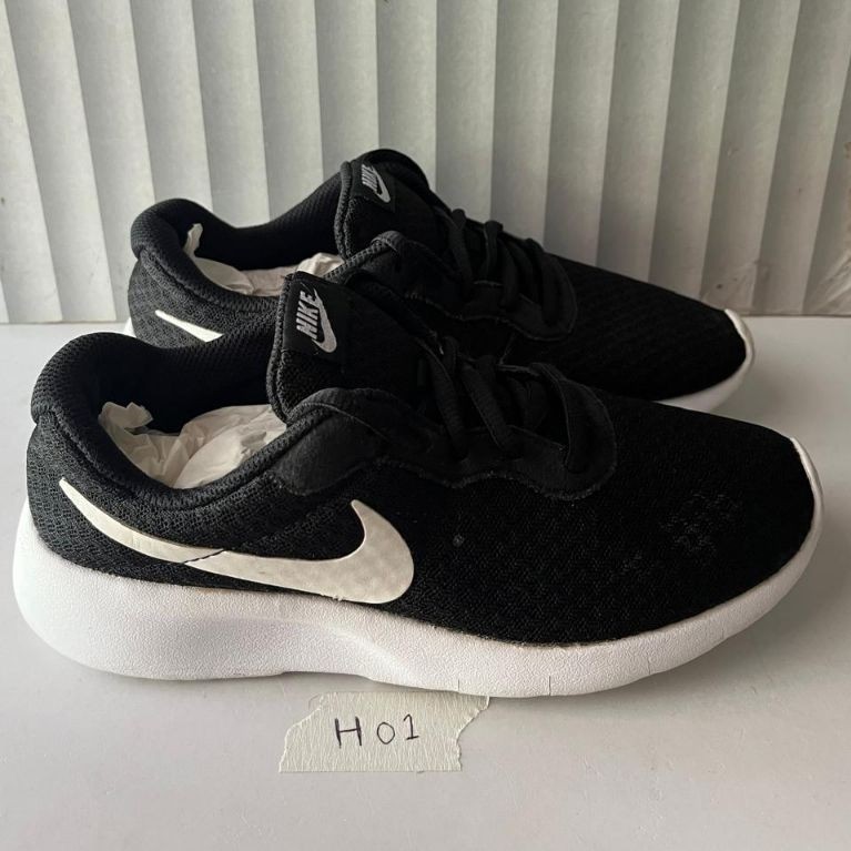 Sepatu Anak Nike Tanjun Hitam Size 35,5/22,5cm