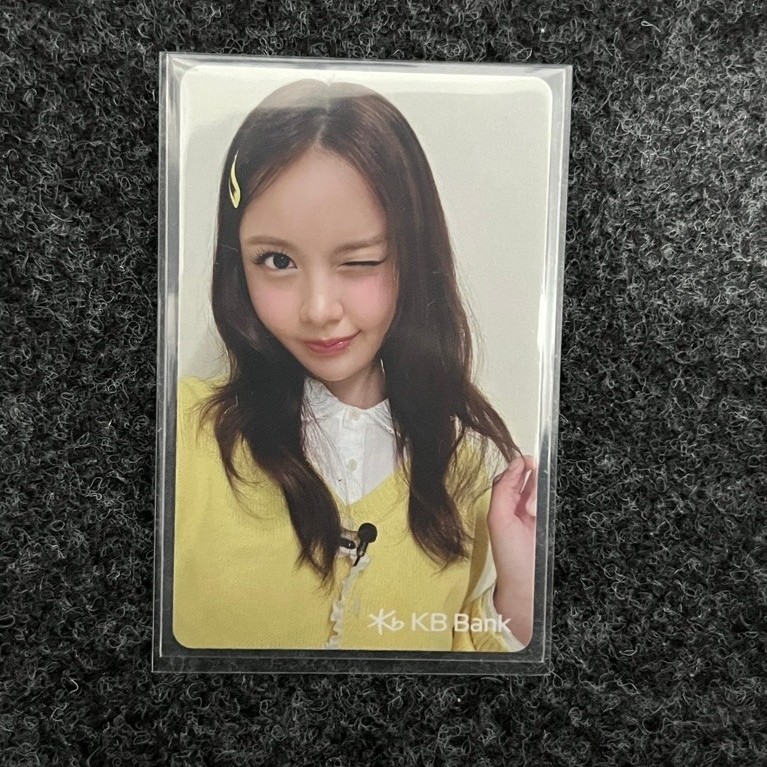 [READY] Photocard Hearts2Hearts KB Bank PC Carmen