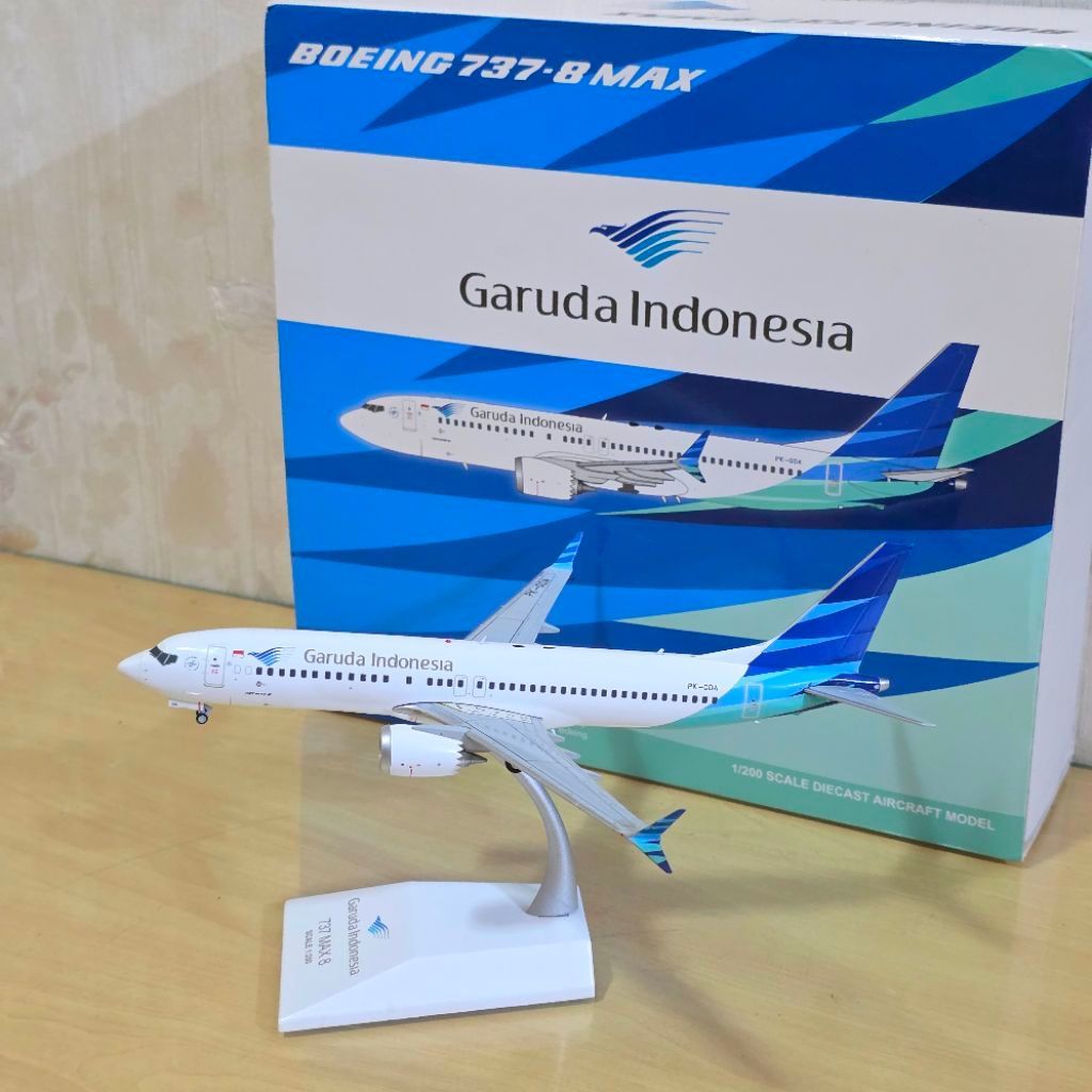 Model Pesawat Boeing 737-8 MAX Garuda Indonesia 1/200 Skala Diecast dengan Dudukan