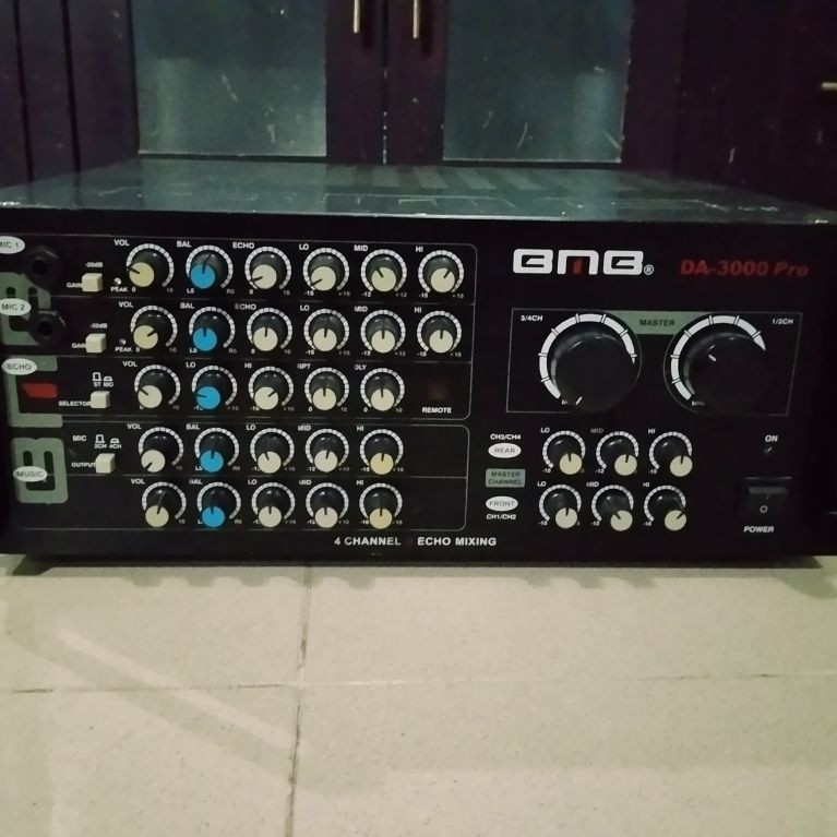 Karaoke Amplifier BMB DA-3000 PRO bekas