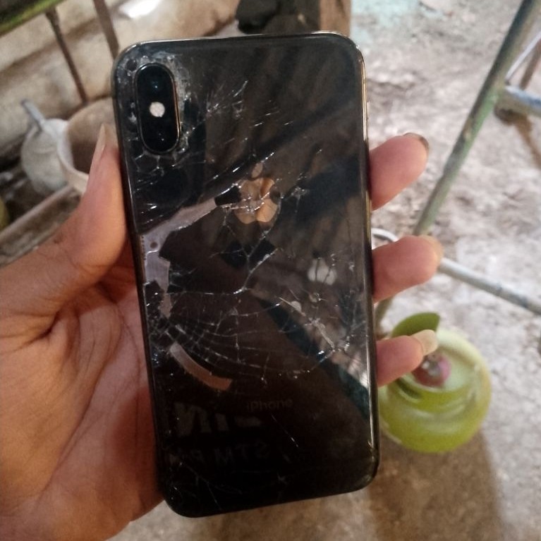 IPHONE X 64 GB LOCK PASSCODE