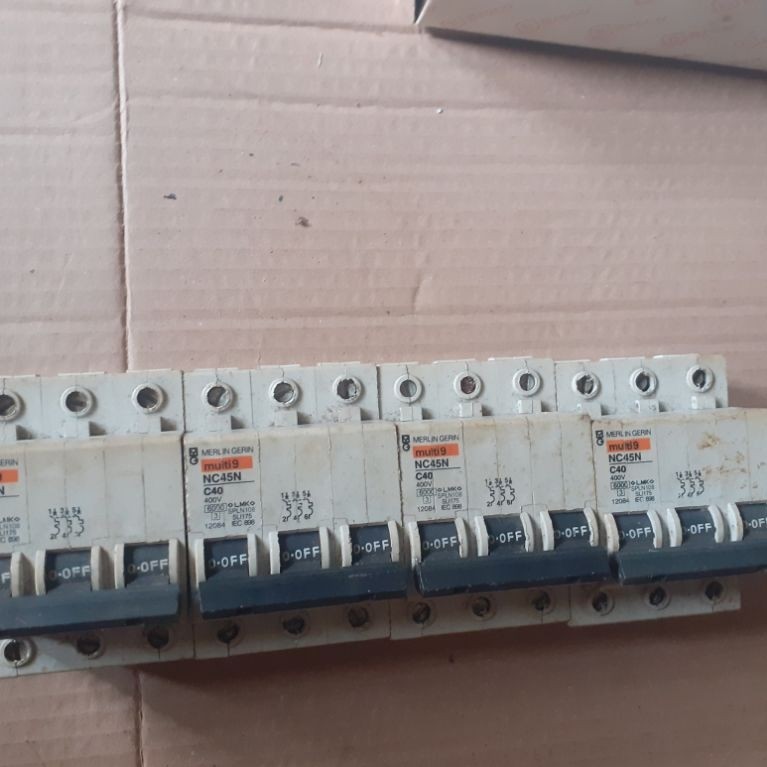 mcb 3 phase merlin gerin multi9