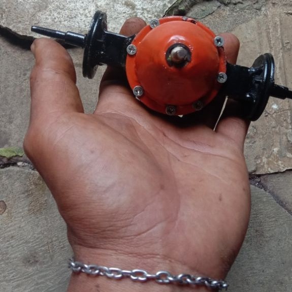 gardan tengah miniatur truk rc Tronton skal 14