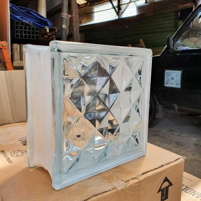 Building- Glass Block Mulia Diamond Per Dus