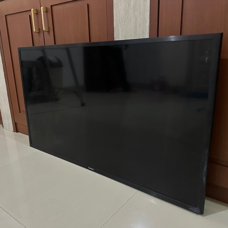 tv led LG 43inci bekas belum smart