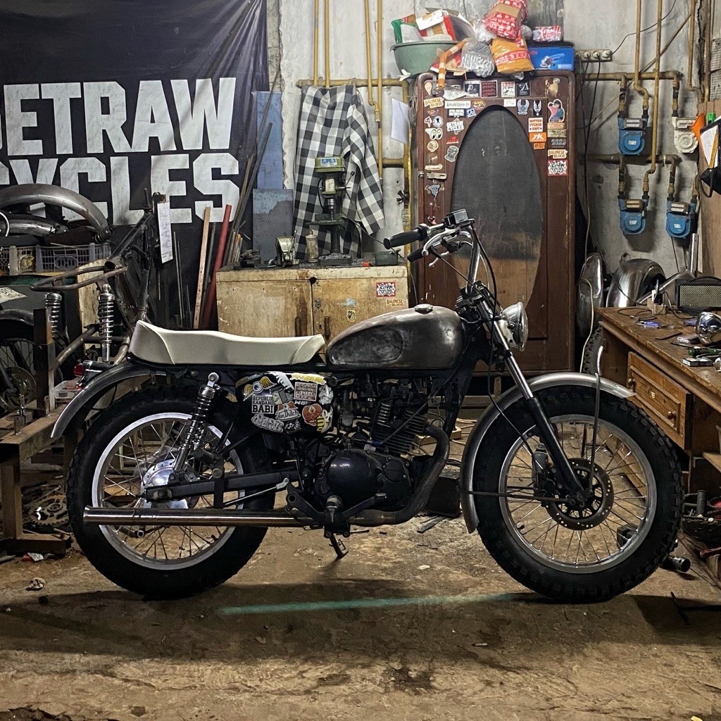 Spakbor Depan W175/Custom British (Set Brecket)