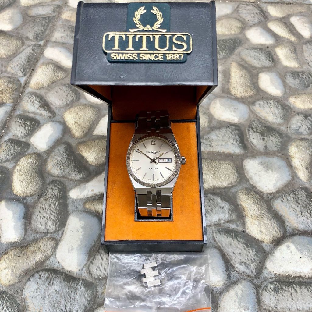 Solvil et Titus Geneve Automatic “R.OysterQuartz”