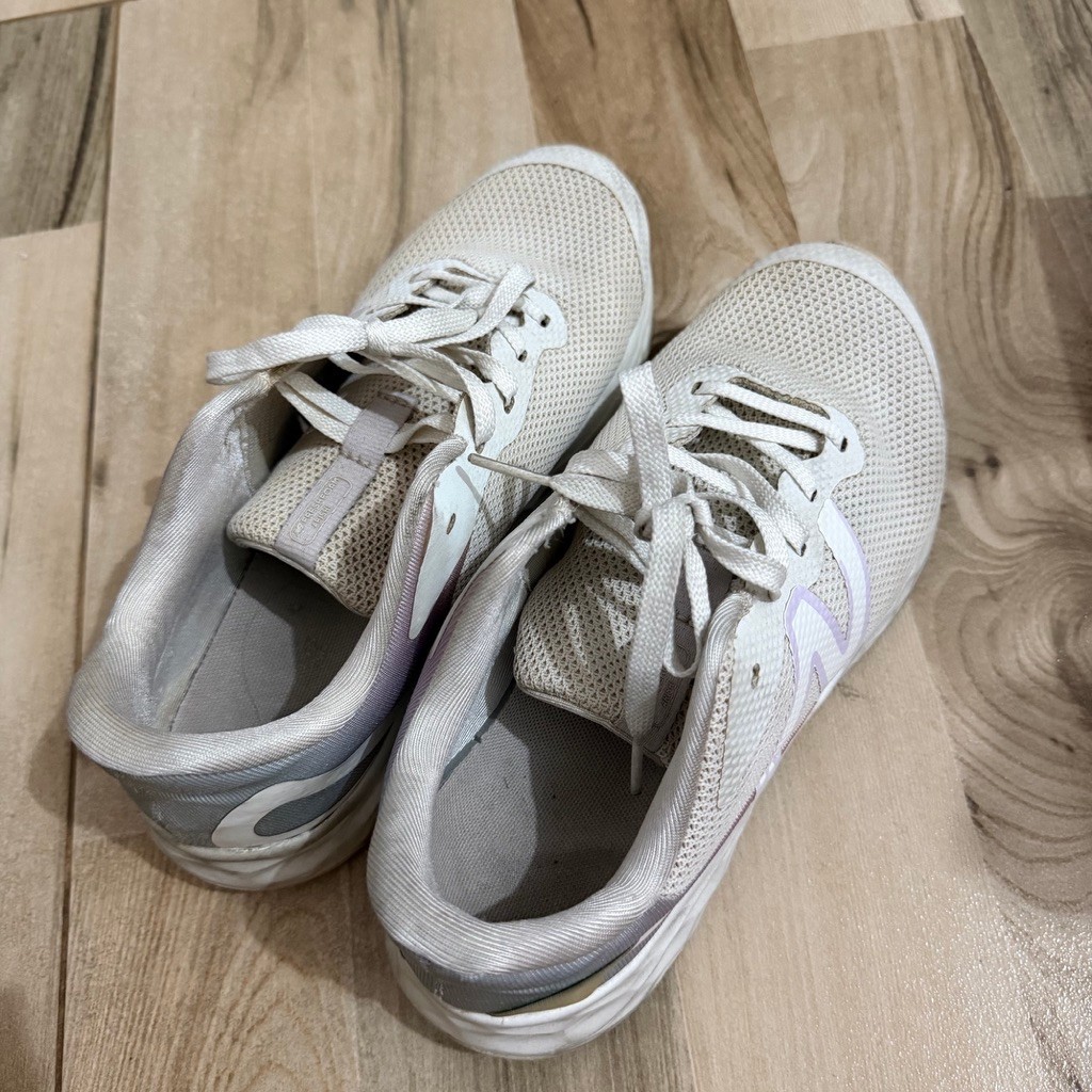 Preloved - New Balance Arishi Size 36 - White