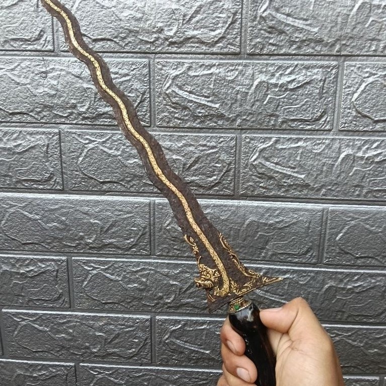 Keris Kyai Nogo Sosro Luk 13