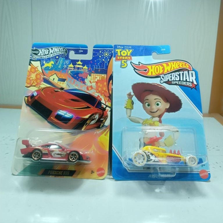 Hotwheels Sepaket Porsche + Toy Story 5 Jessie