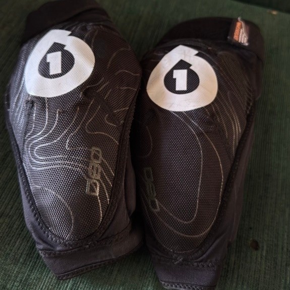 Knee Protector Sixsixone 661 D30 bekas second