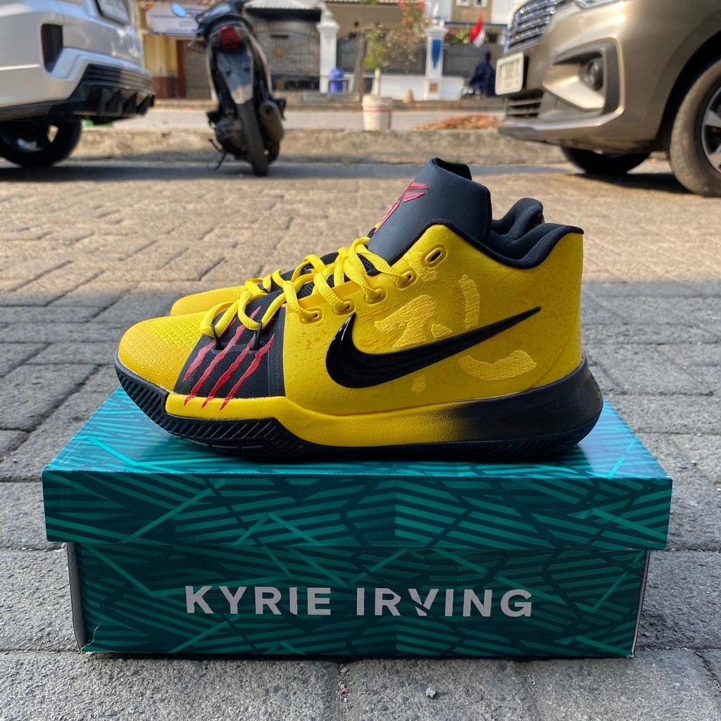 Sepatu Basket Kyrie 3 Mamba Mentality Bruce Lee