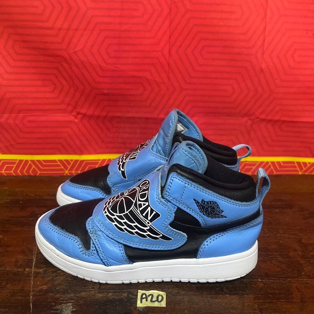 Sepatu Nike Sky Jordan 1 size 32