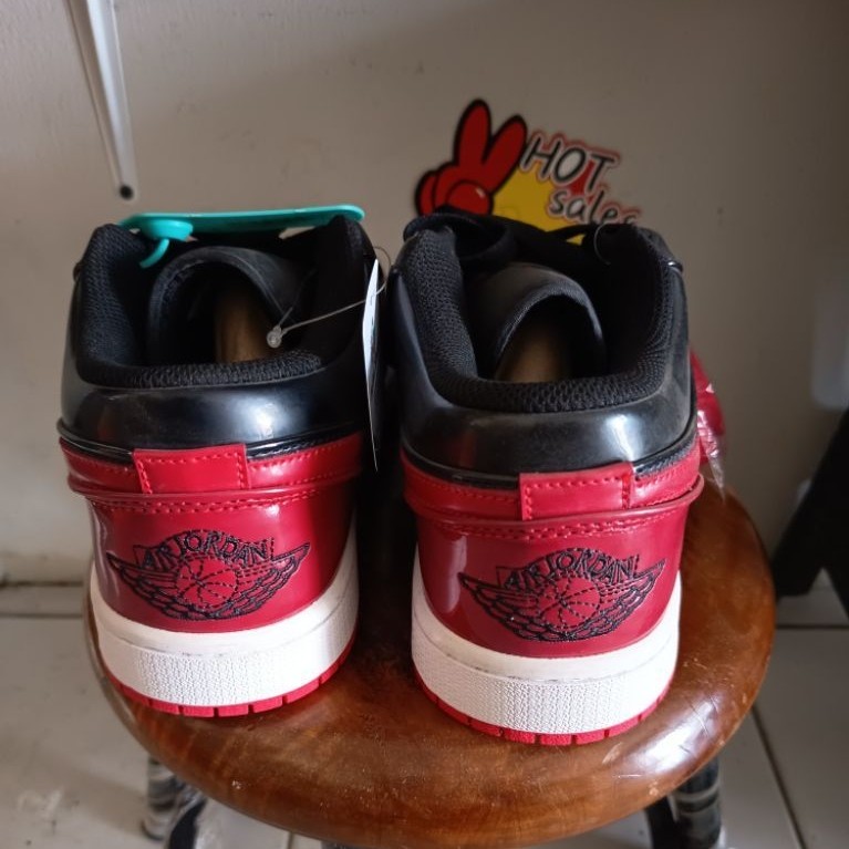 Nike Air Jordan low merah hitam
