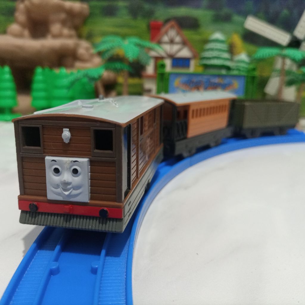 Takara Tomy Kereta Plarail Toby (Thomas Series)