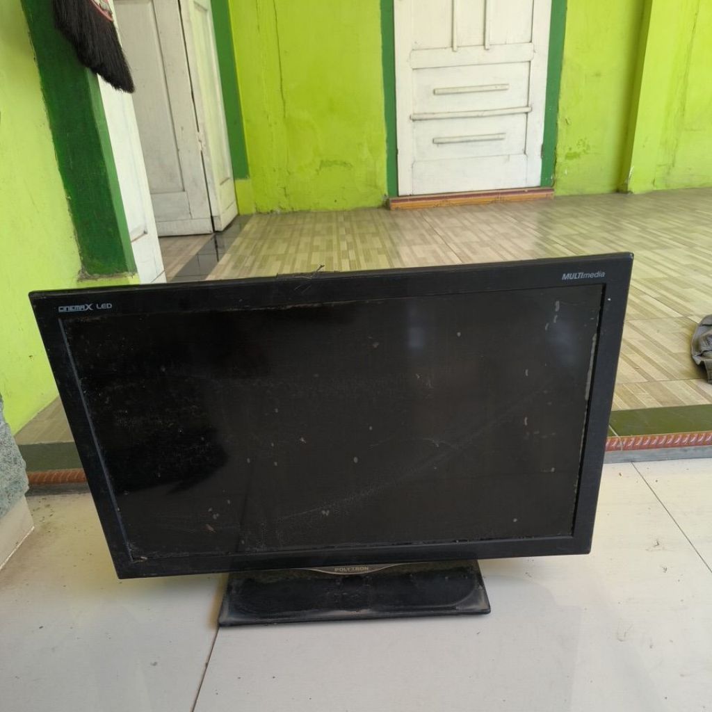 tv jadul kecil monitor kecil bekas off mati RUSAK