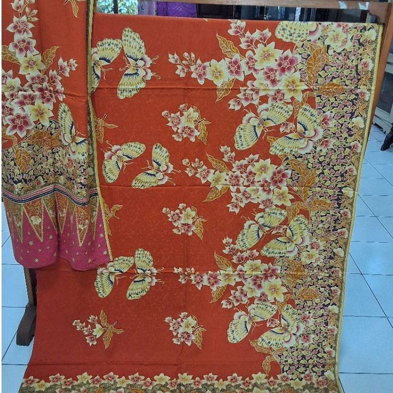 Kain Batik Tulis Sutra/Kain Batik Tulis Silk Hokokai/Kain Batik Tulis Sutra Hokokai/Kain Batik Lawas
