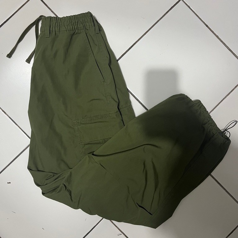 cargo gu like new