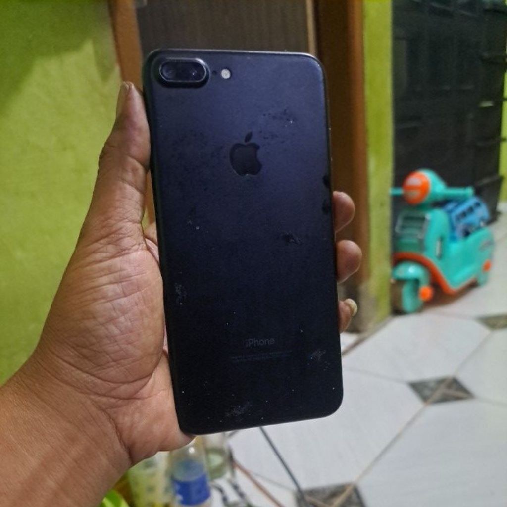 HP Apple iPhone warna hitam bekas