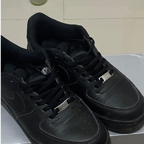 Sepatu Sneakers Nike Air Force 1 - Nyaman, Desain Elegan, Warna Hitam Putih