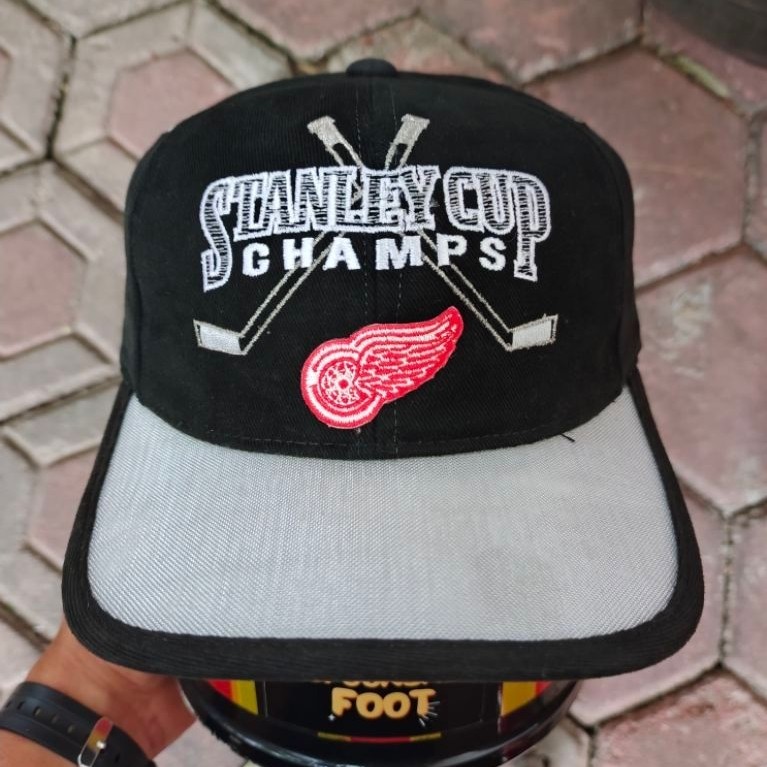 Topi Vintage STANLEY CUP CHAMPS DETROIT RED WINGS NHL By STARTER