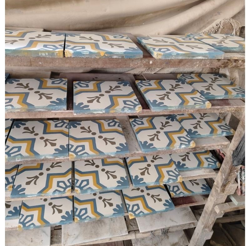 Tegel Motif Klasik
