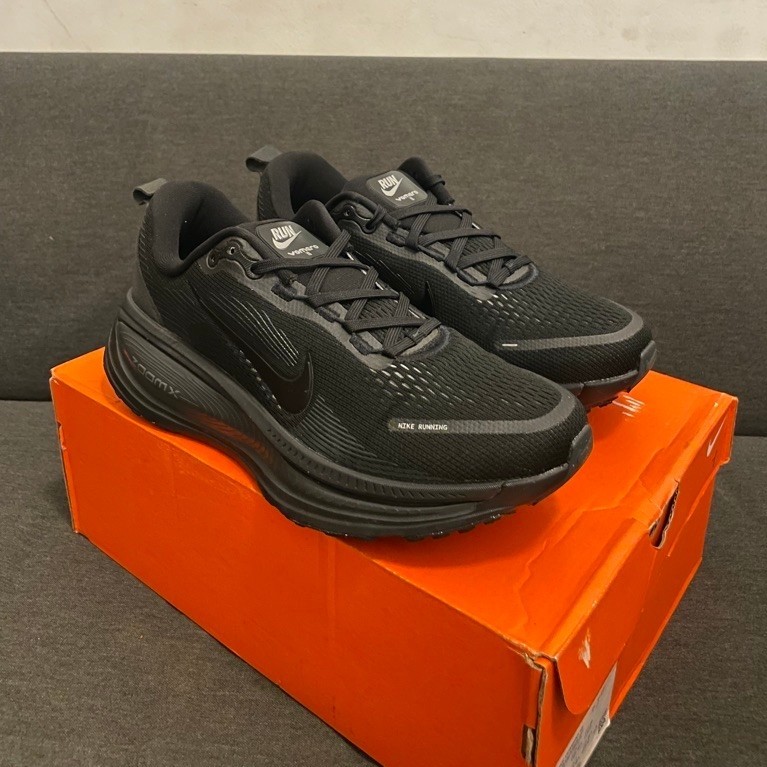 Nike Vomero 18 Black Running shoes
