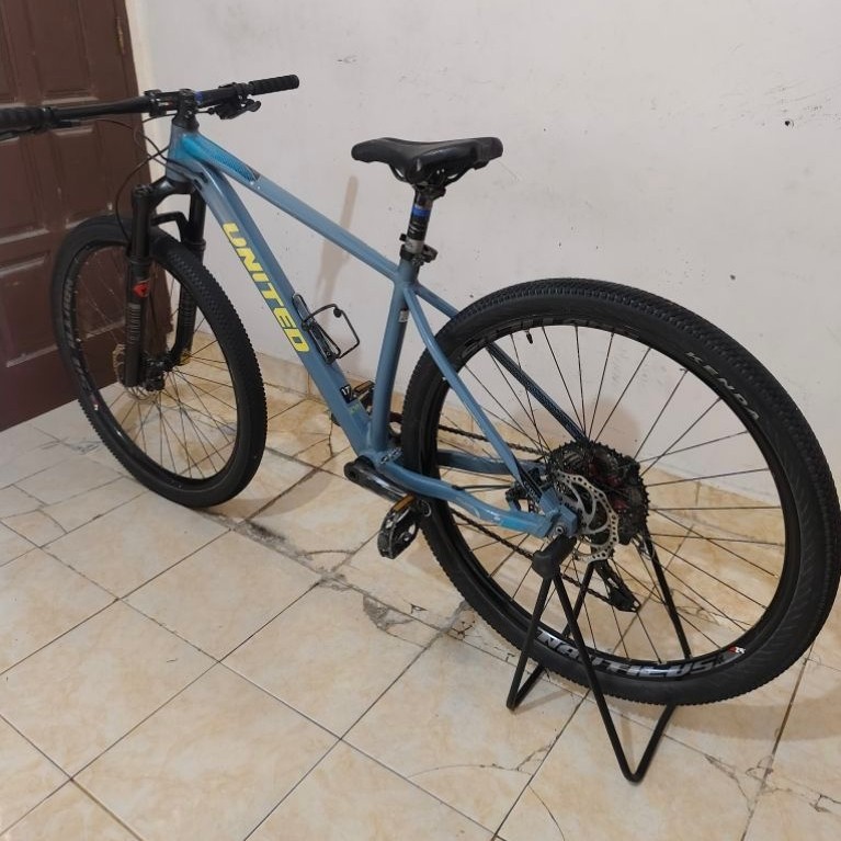 Sepeda Gunung United Clovis 4.00 ban 29 Full Upgrade  (bekas pakai)
