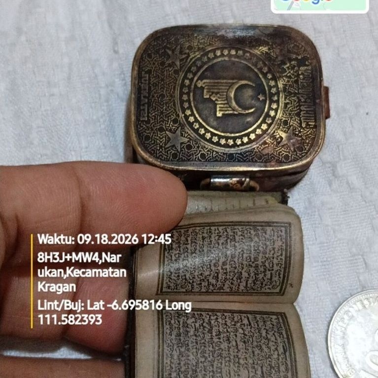 Buku Arab mini-quran-istanbul- dalam kotak berhias bulan bintang warna emas