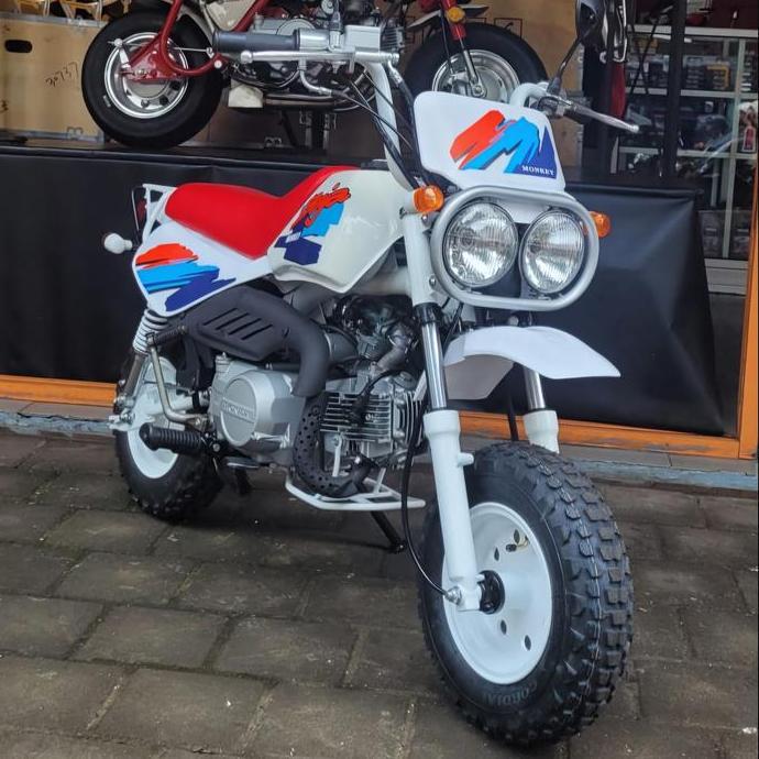Unit Motor Monkey Baja putih