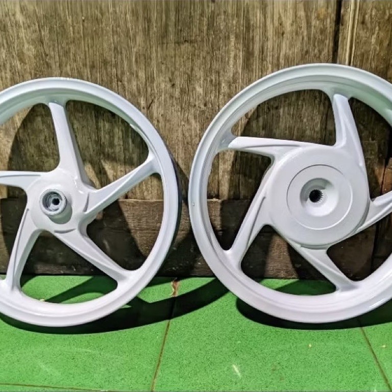 1SET VELG PELEK HONDA BEAT , SCOOPY , SPACY , VARIO 110 PUTIH ( SEKEN ) COPOTAN ORIGINAL