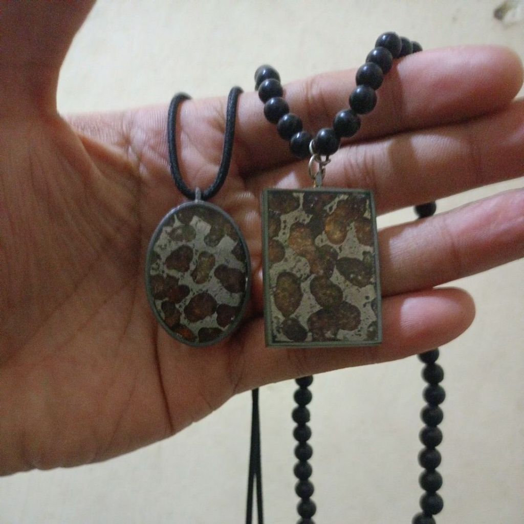 Batu Meteorit Pallasite Fukang Original Permata Luar Angkasa