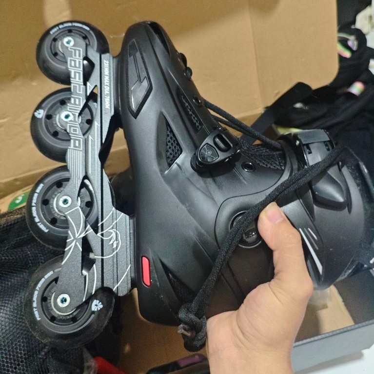 sepatu roda flyong eggle dan protection oxelo s