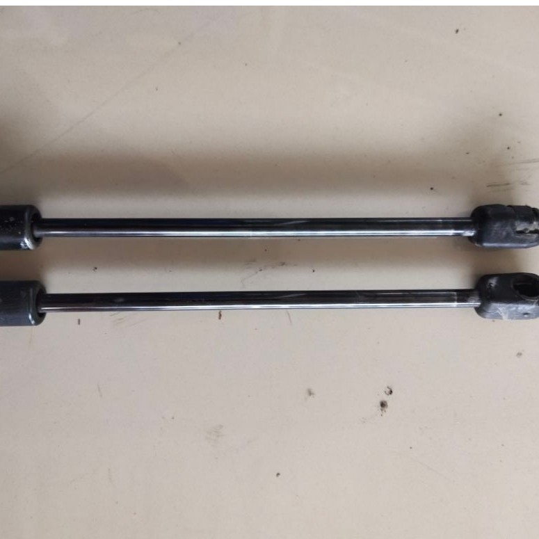 shock kap mesin mercedes benz w210