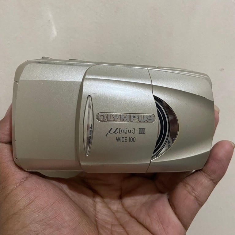 Kamera Mini Olympus mju-III Wide 100 Warna Perak