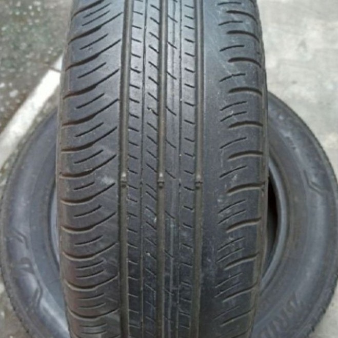 Ban mobil merek Dunlop ukuran 185/70/14 205/55/16 masih sangat tebal tubeles