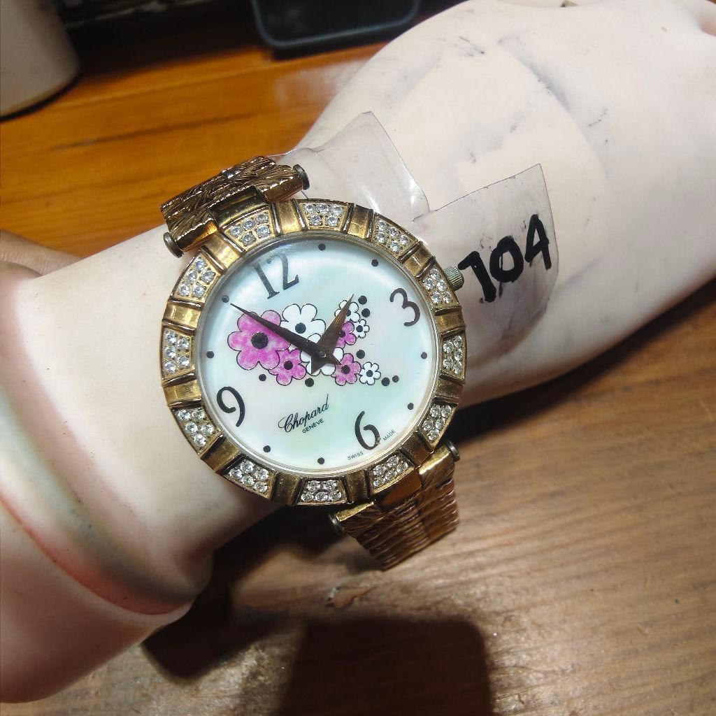 104 - Jam Tangan Chopard Genève G2012M - Bulat - Gold - Ladies