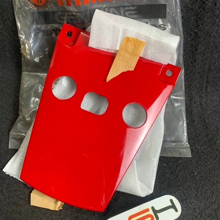 Tutup PAD Sambungan Body Belakang Yamaha F1ZR FIZR Merah original NOS 4WH-F171E-00-P1