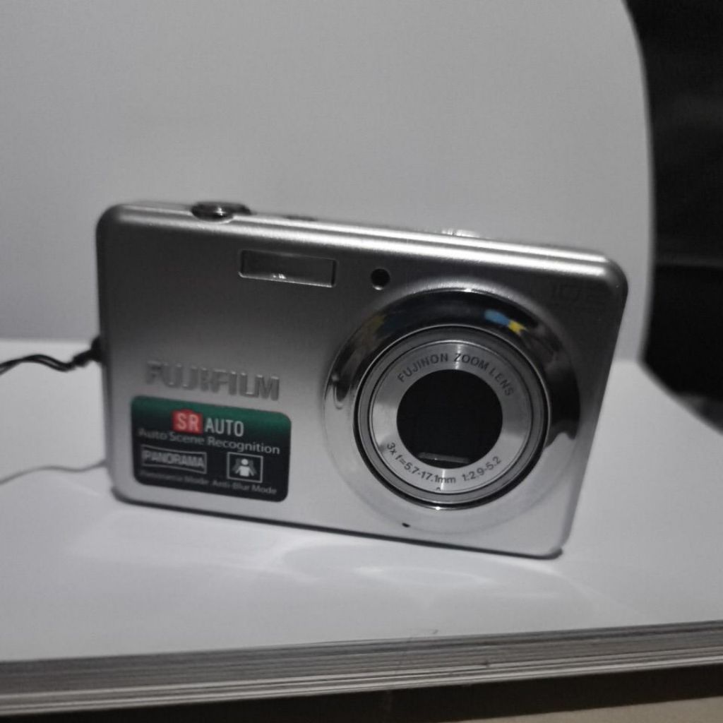 Kamera Digital Fujifilm Finepix j27 Original bekas, kelengkapan ada, berfungsi normal, lecet pemakai