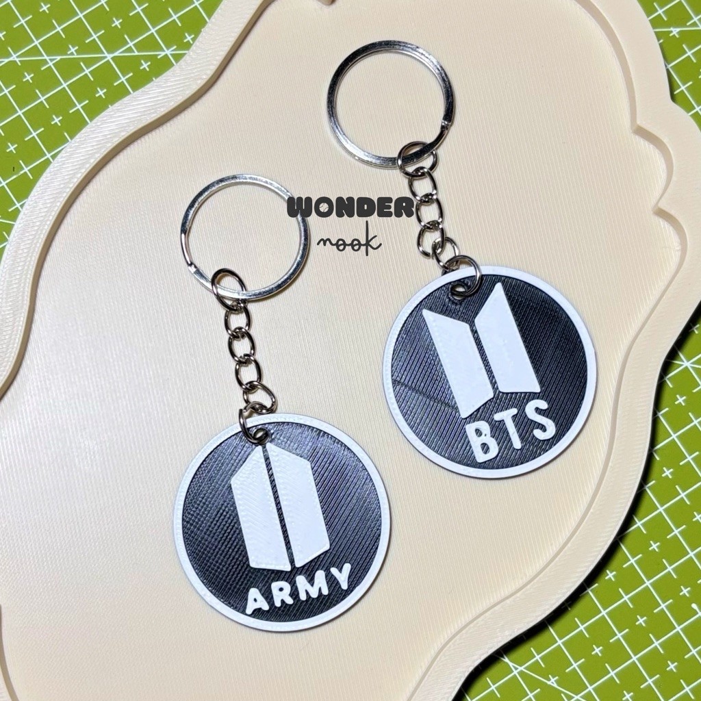 [INSTANT] Keychain bulat logo BTS ARMY hitam putih simple