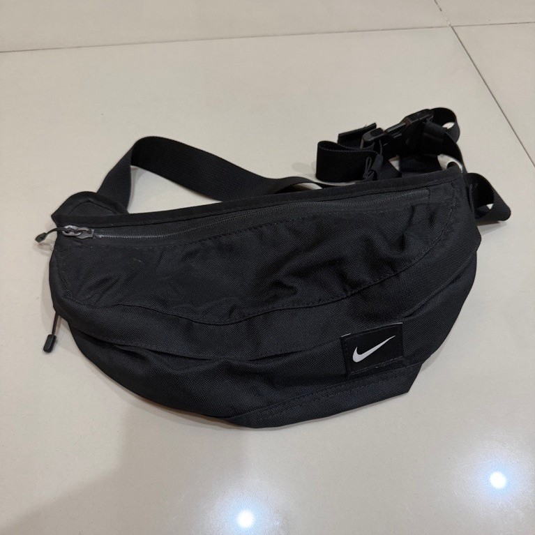 Nike Hood Waist Bag - Tas Pinggang Nike Hitam - Second