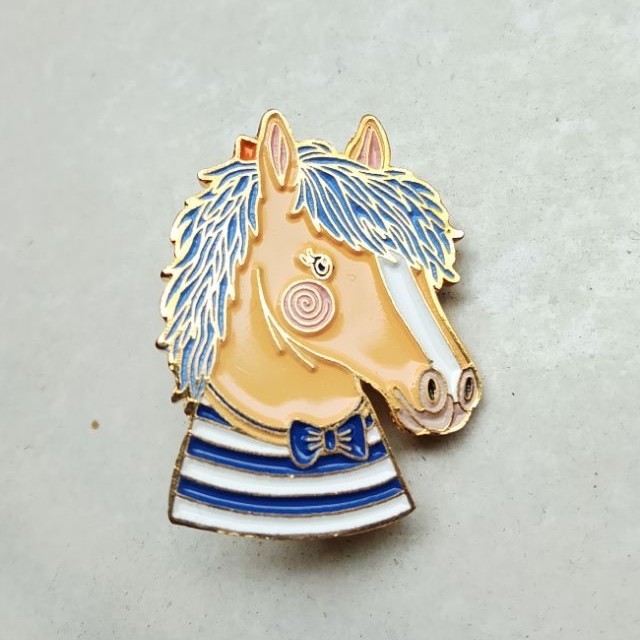 Custom pin enamel plat gold , design bebas