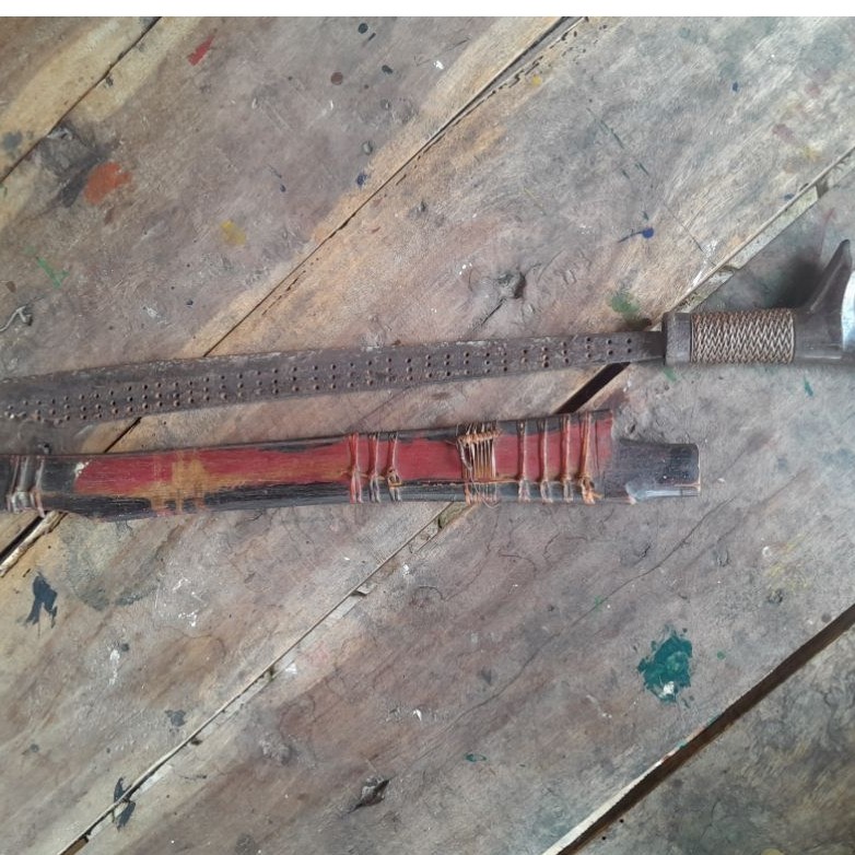 Mandau tua dayak kalimantan
