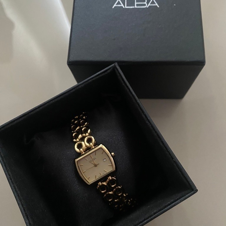 Preloved Jam Tangan Wanita ALBA Analog Tali Rantai Warna Emas dengan Kotak Penyimpanan