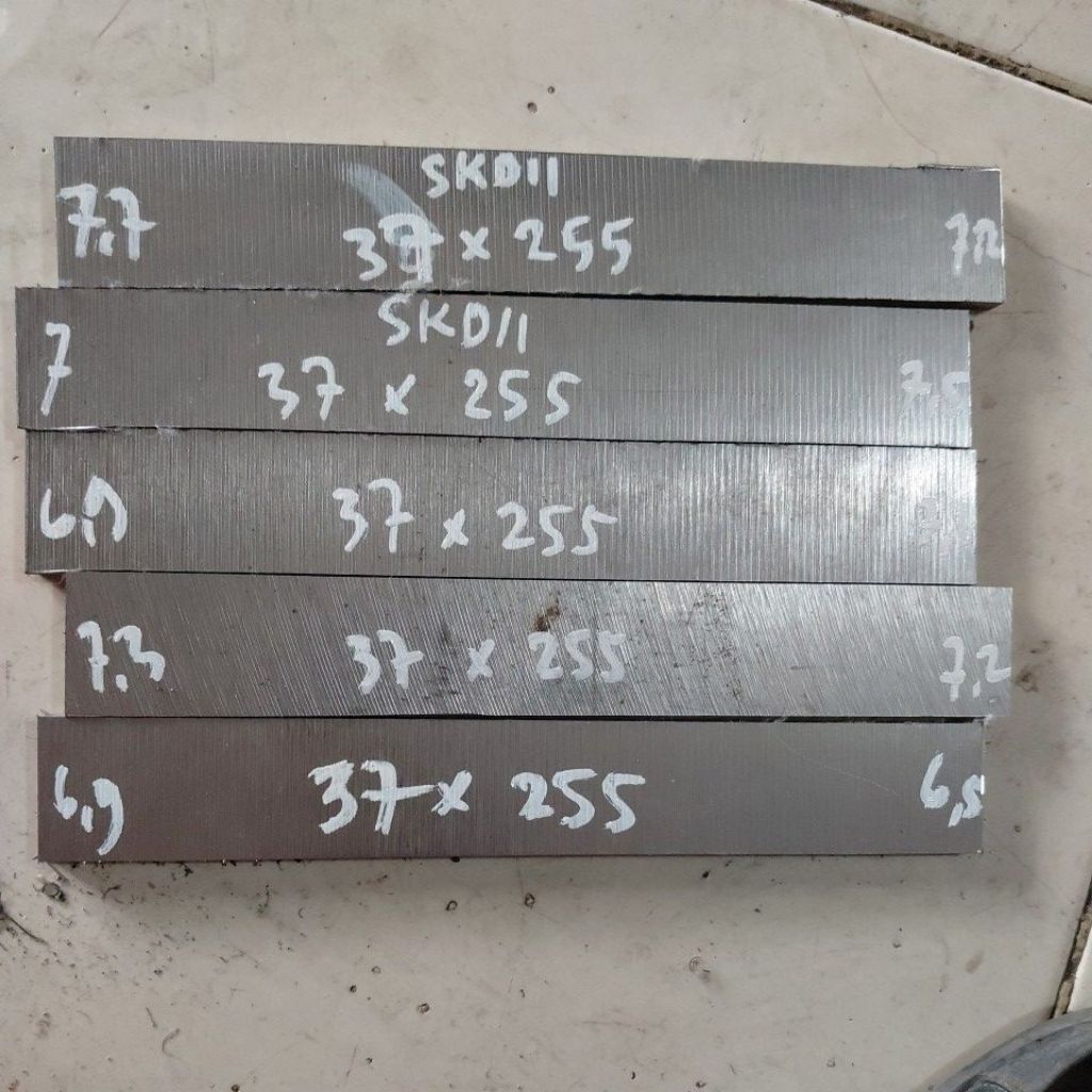 Baja SKD11 setara D2 atau dc11