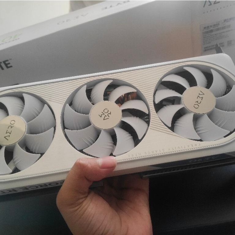 RTX 4070 super gigabyte white