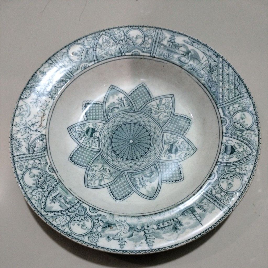 Piring kuno keramik diameter 25cm peninggalan kepala suku dayak