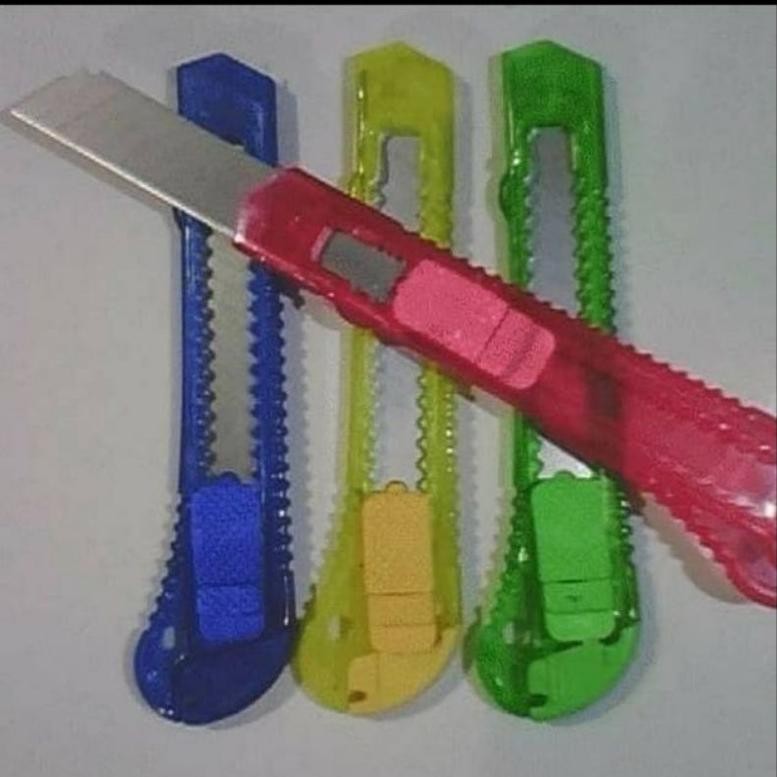 

Cod Pisau Cutter Besar Bening Isi 12 Pcs Cod