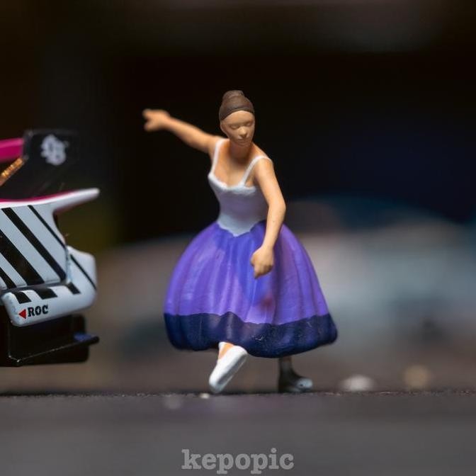 

Figure ballerina girl ballet skala 1/64 custom miniature KS140 PS