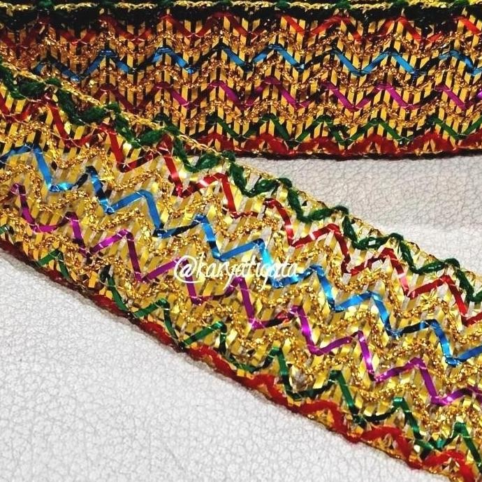 

:<:<:<:<] Renda India Emas Motif Zig Zag Kombinasi Biru - Fanta / Manchali (17 Yards)